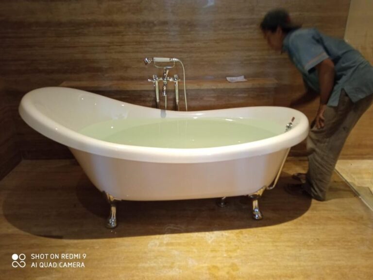 standing bathtub