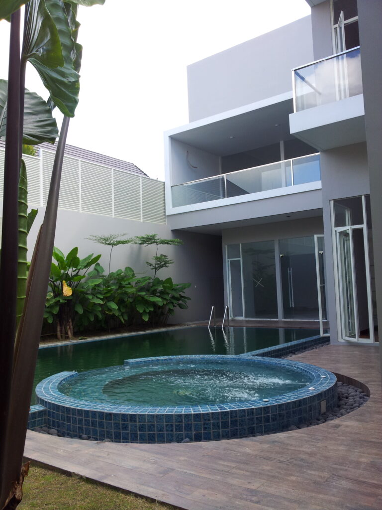 whirpool jacuzi 2