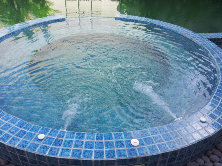 whirpool jacuzi oudoor1